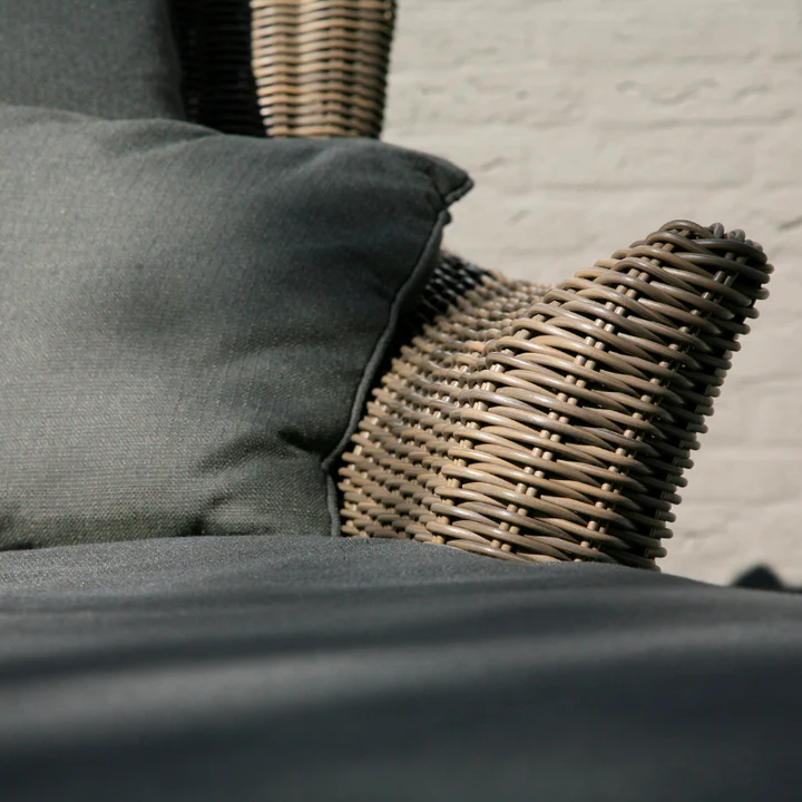 VALENTINE GARDEN LIVING 2 PERSON RATTAN SUNBED BY 4 SEASONS OUTDOORS